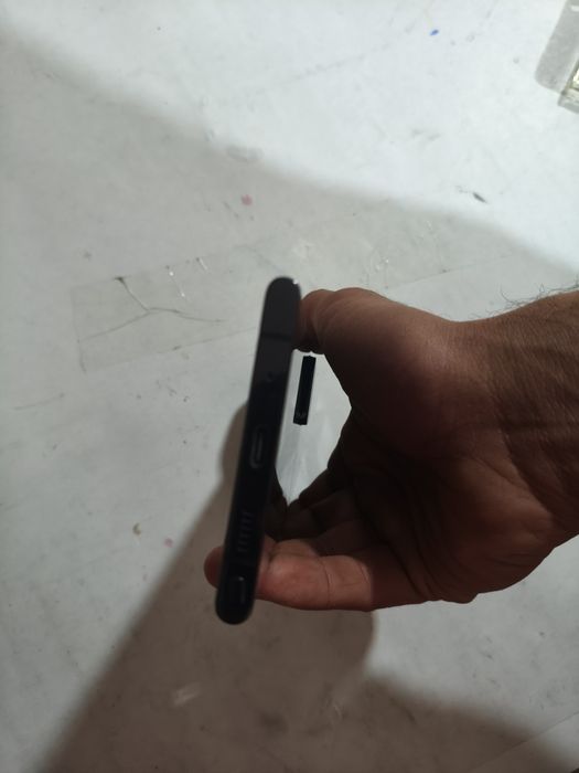 Sa msung not 20 ultra xotirasi 256gb holati yaxshi ekran singan