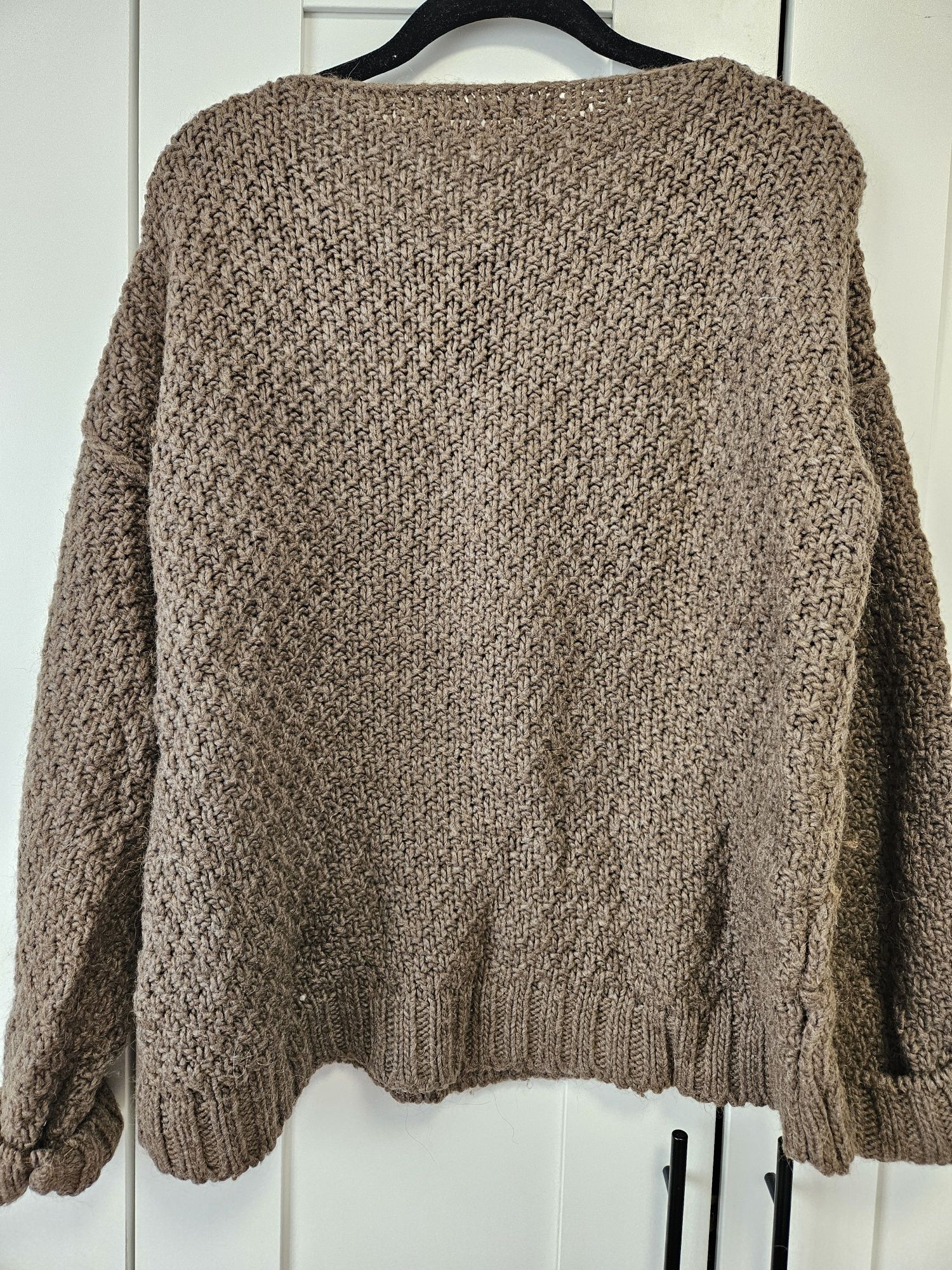 Pulover tricotat
Zara knit
Marimea S
Stare impecabila 
60 lei