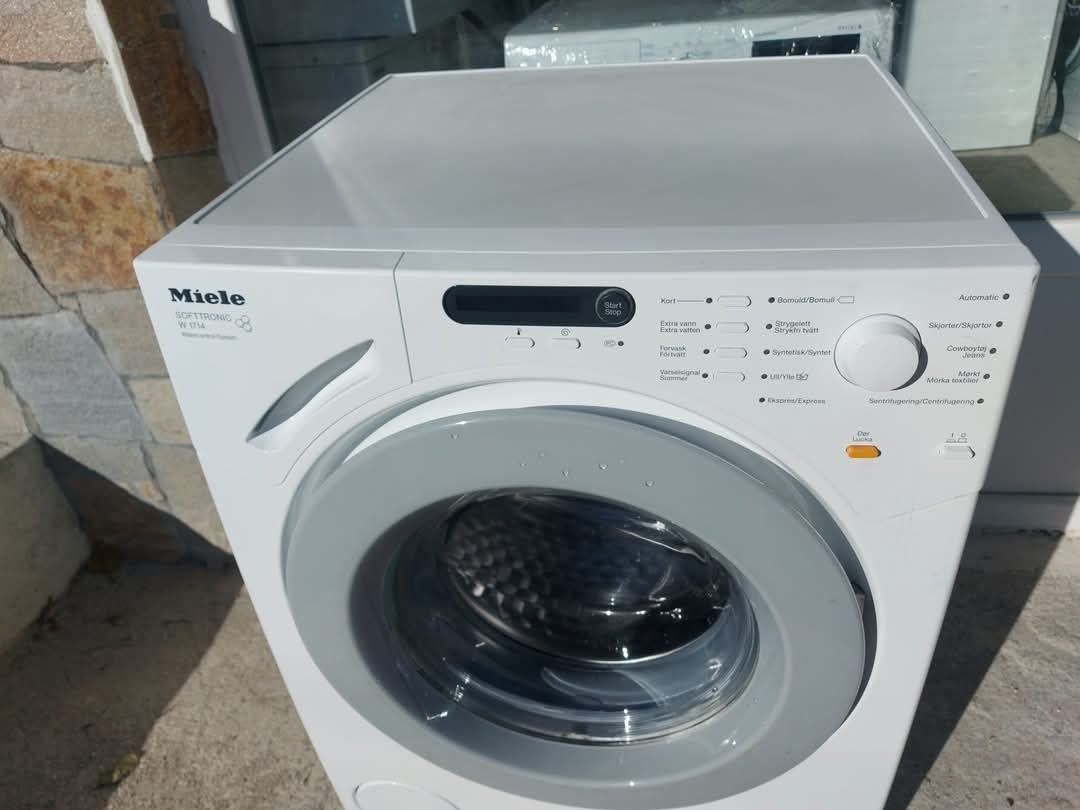 Miele W1714
Цена:499лв.
Капацитет на пране 7 кг.
Енергиен клас А+++
14