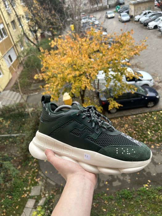 Versace chain reaction