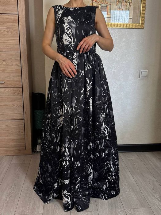 Нарядное вечернее платье