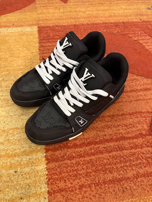 Adidasi Louis Vuitton