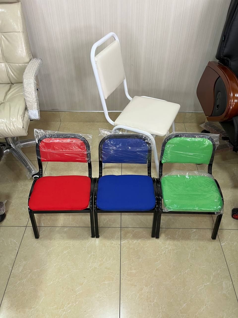 Детский стул или стул для детей имеется на складе