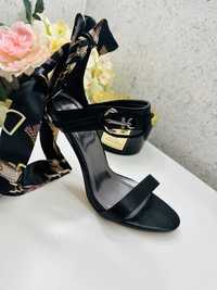 Дамски черни сандали на ток