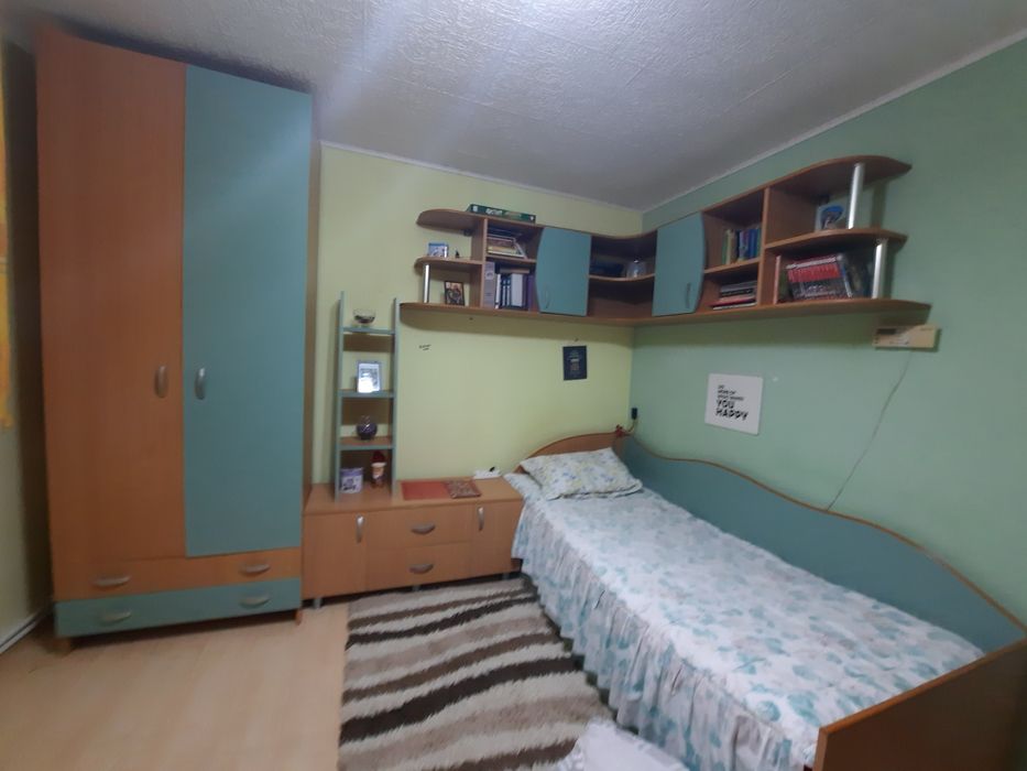 Vând mobilă cameră tineret