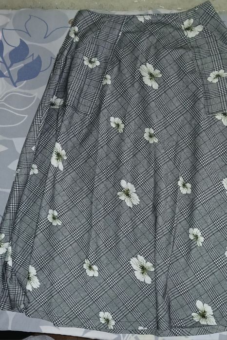 Продам тёплые юбку для женщины и девушки