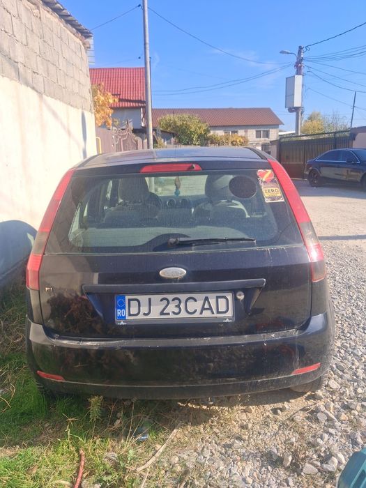 Vând Ford Fiestă