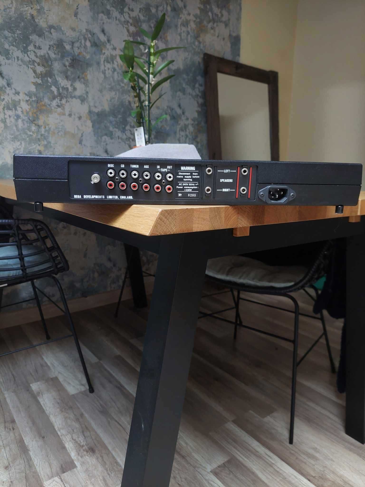 Качествен Англииски усилвател Rega Elex