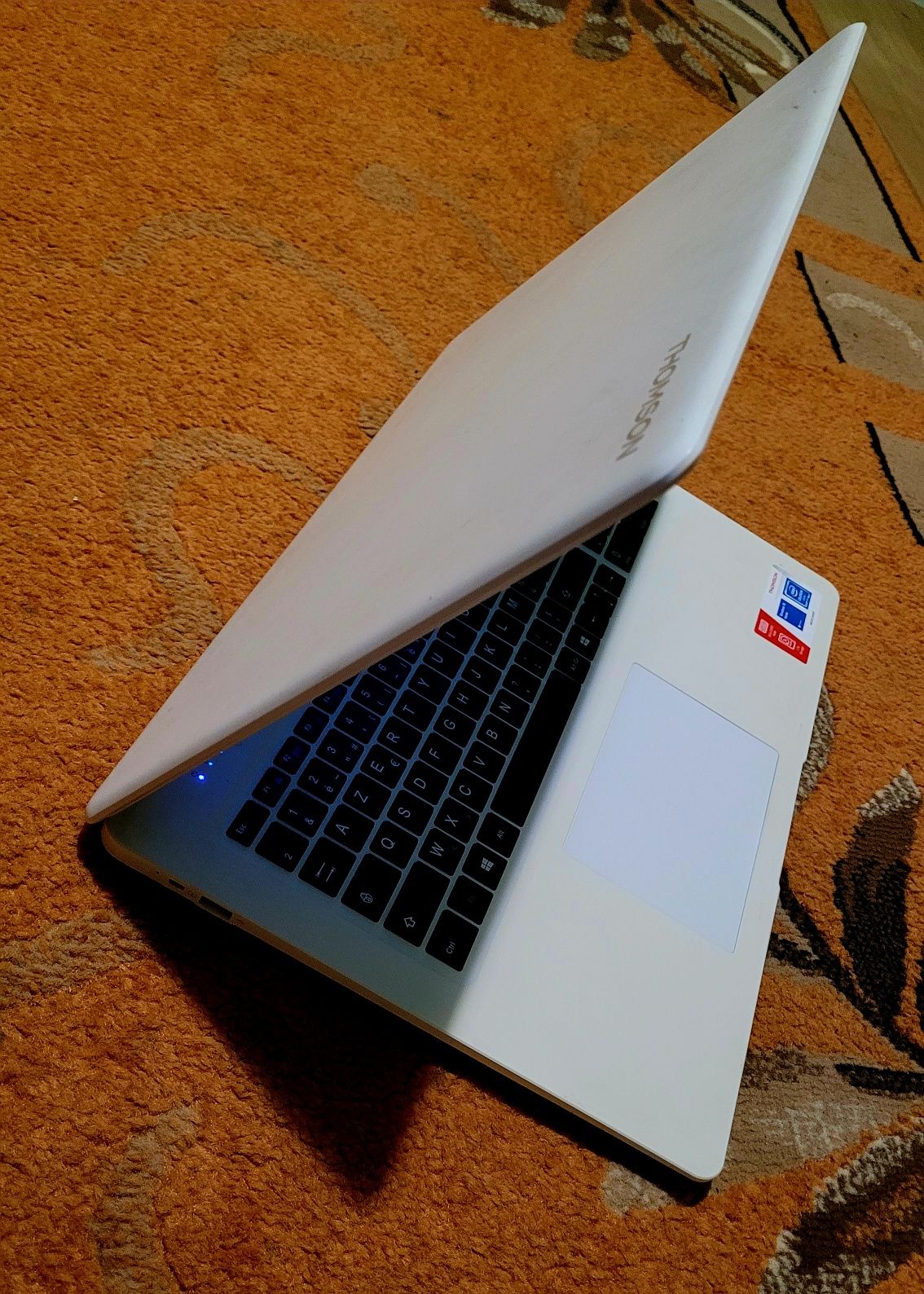 Vând Laptop Thomson INTEL CELERON