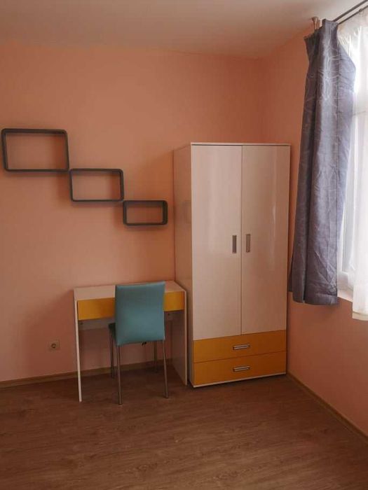 Дава се под наем Тристаен апартамент в Бургас, Меден рудник - зона Б - 112 кв.м за 275 € - Снимка #2