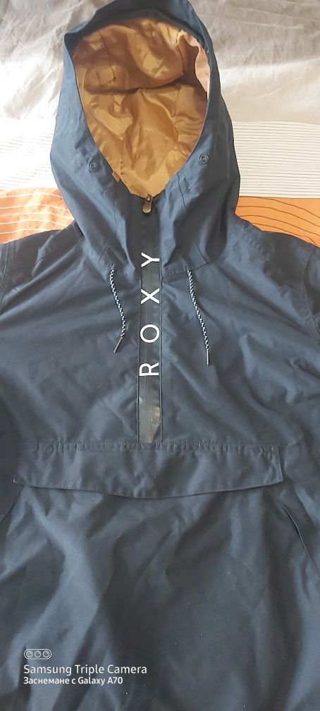 Продавам дамско яке ROXY размер М