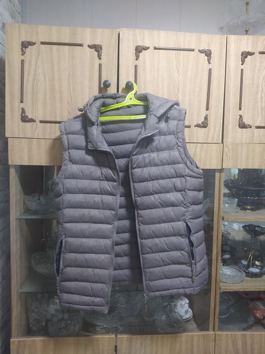 Подаются безрукавки