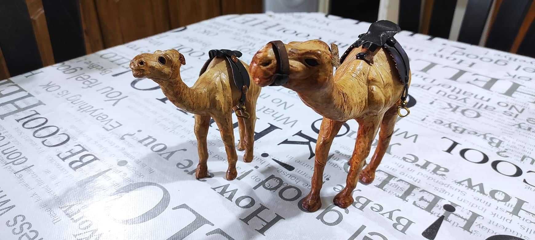 Семейство камили от естествена кожа