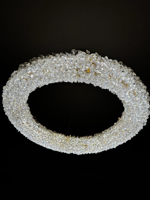 Продам люстру подвесную потолочную