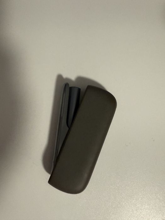 iqos iluma negru