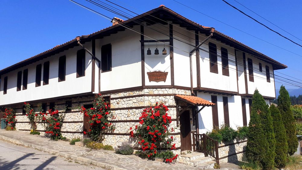 Продавам къща в с. Баня до Банско