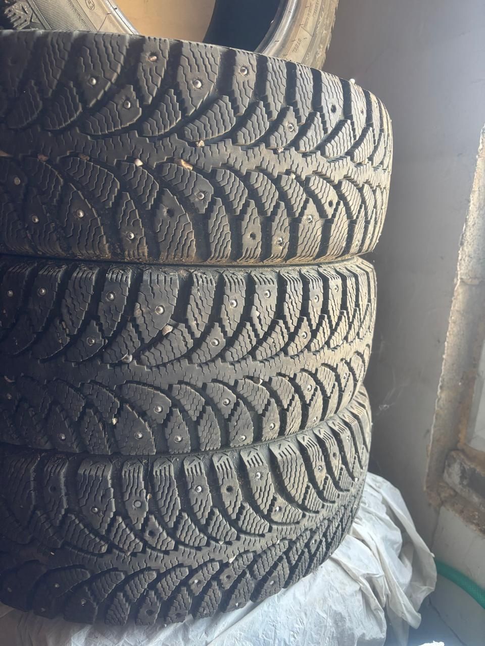 Шины 195/65R15 в идеальном состоянии