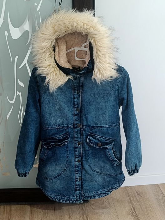 Geacă de damă mărime 40 îmblănită de blug trimit prin posta romana