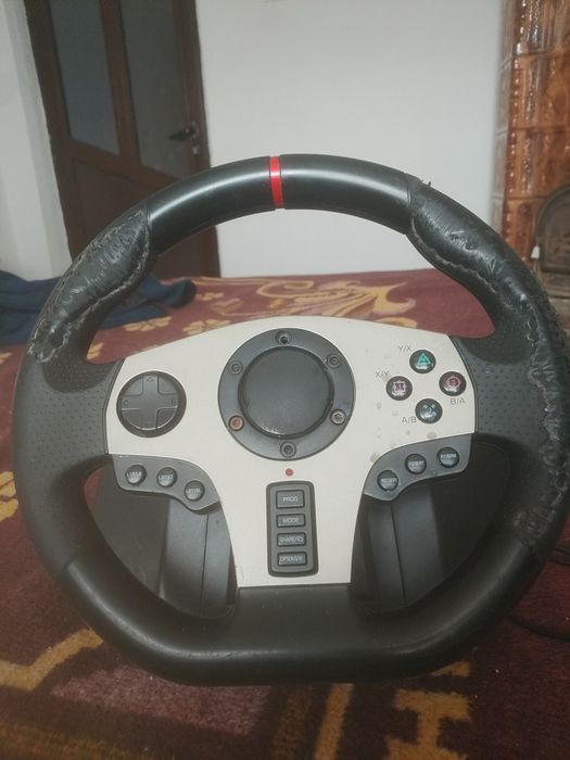 Vand volan gaming perfect funcțional +tastatura de gaming cadou