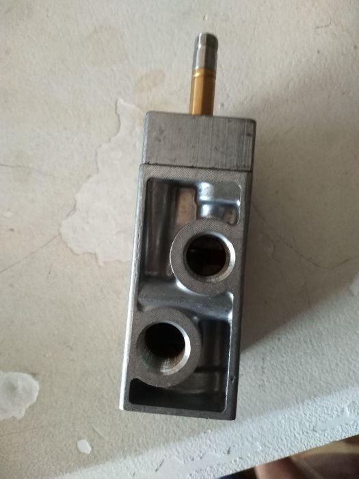 Воздушный электромагнитный клапан FESTO