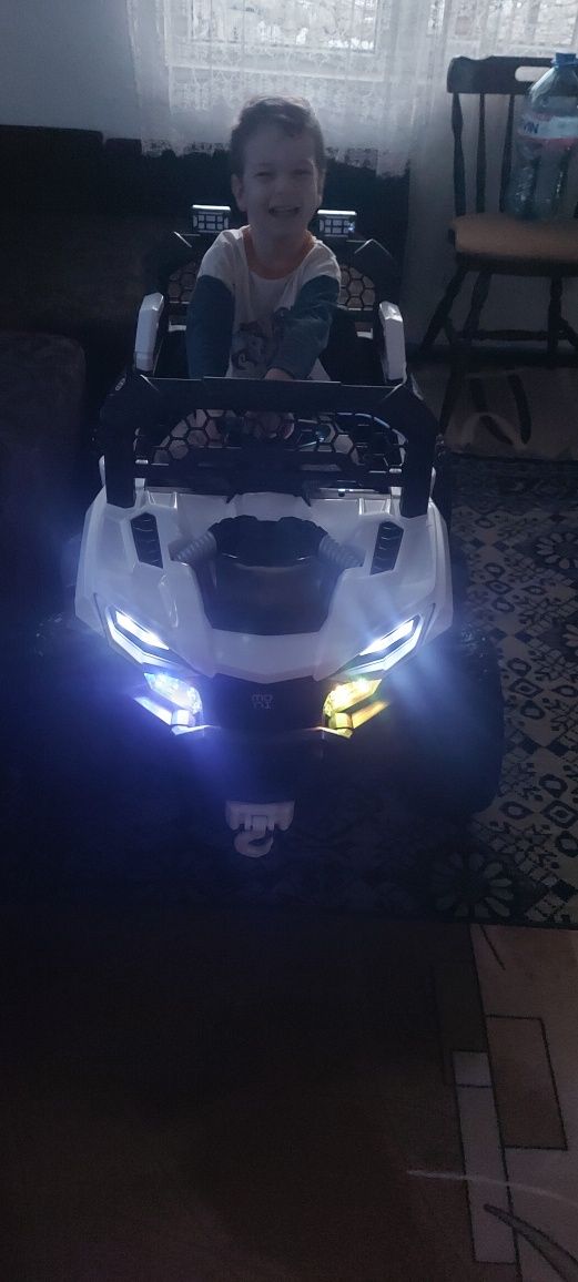 Акумулаторен джип Dust DY-8888 бял