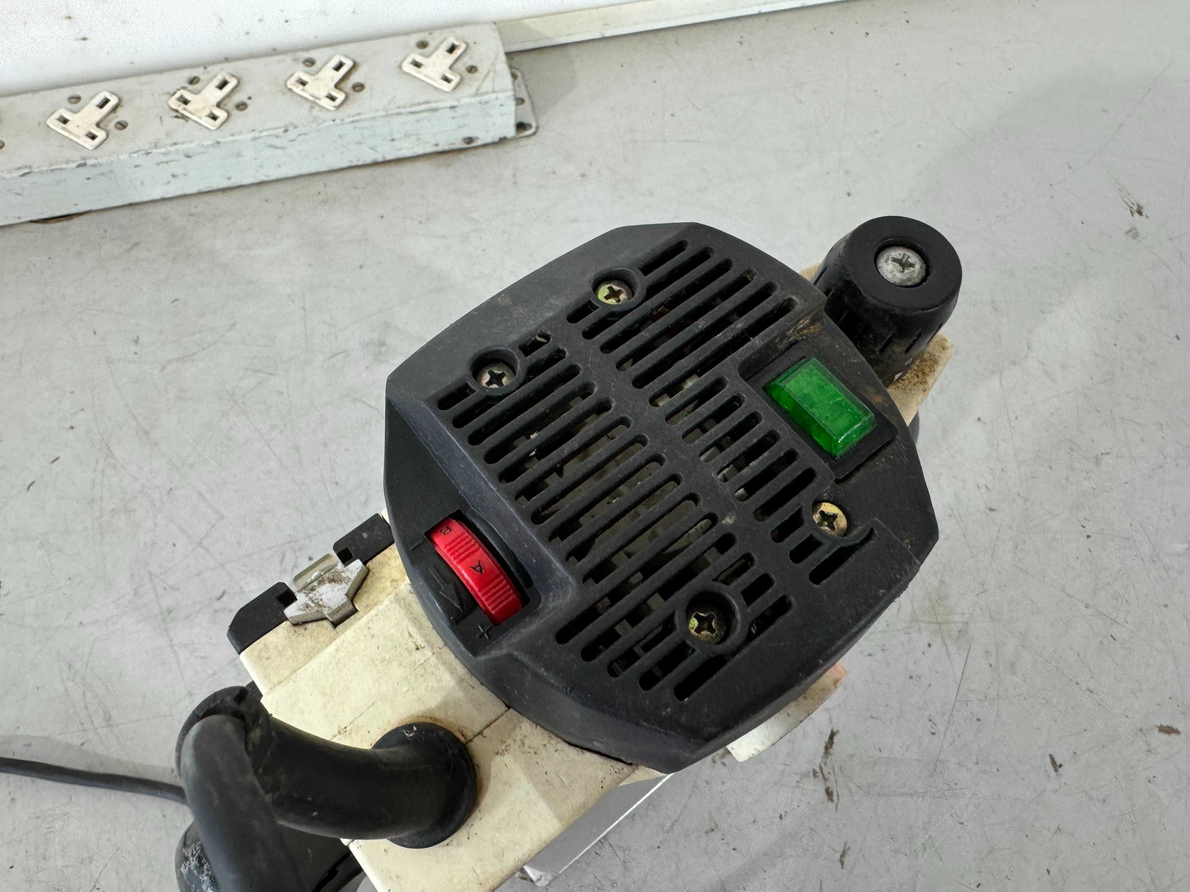 Оберфреза - Axminster 1650 W