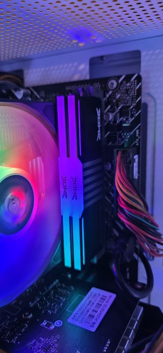 ОЗУ, оперативка DMOG DDR4 2x8 3200MHz с RGB подсветкой и радиатором.