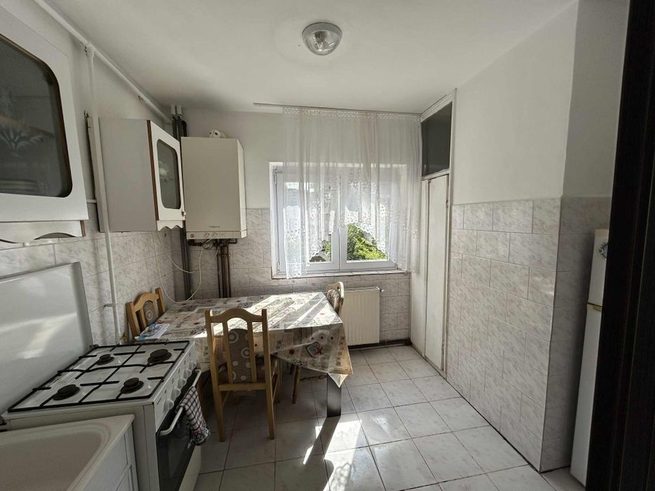 Închiriez garsoniera decomandata