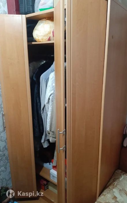 Продам мебель б/у шкаф и стол со стульми