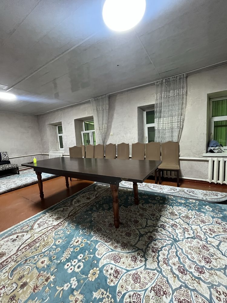 Стол со стульями
