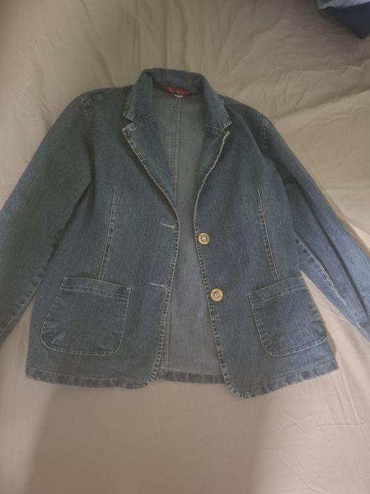 Продават се дамски якета