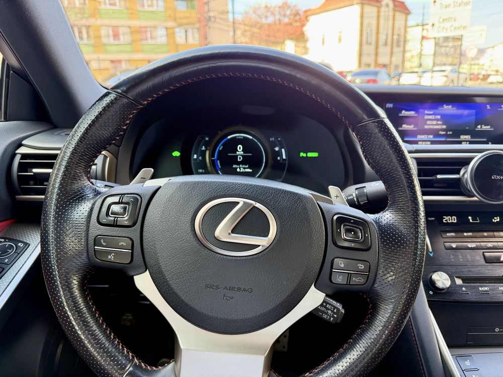 Vand Lexus Is 300 h modelul F sport