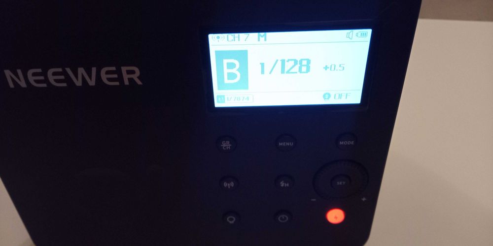 Flash Neewer Q4, Trigger Neewer QPRO-N (Nikon), softbox 90cm noi