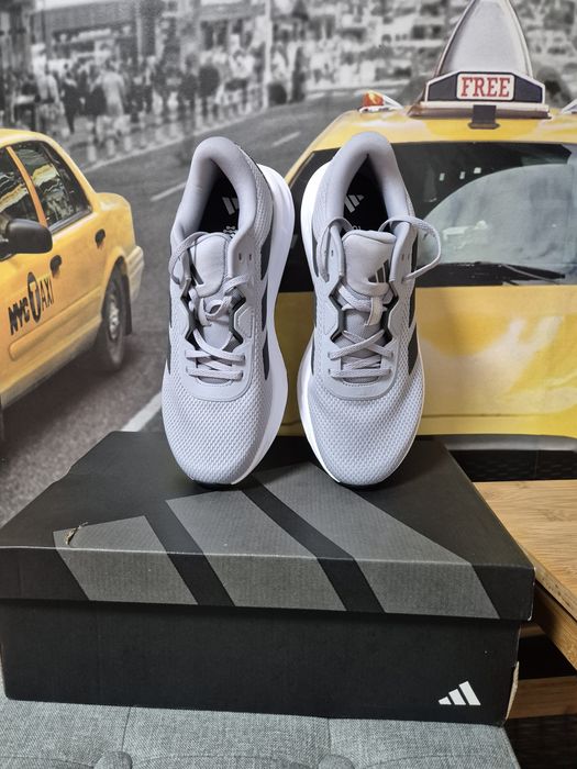 Маратонки Adidas, Nike & UA