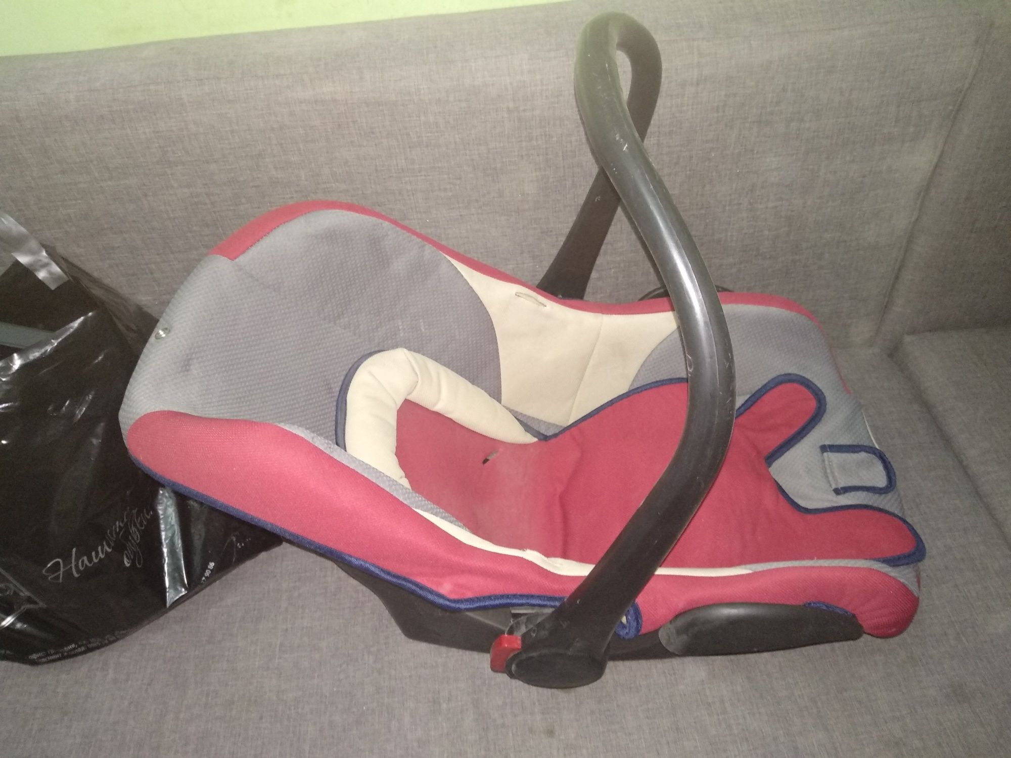 Бебешка кошница с опция за ползване в автомобил