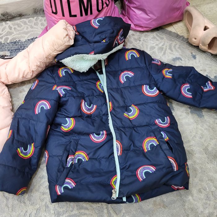 Куртки детские  отдам даром  3 -5 лет
