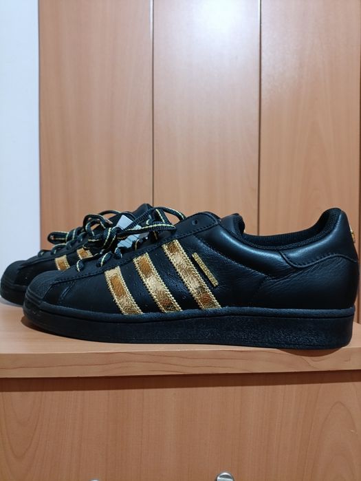 Adidas superstar N44,чисто нов, естествена кожа.