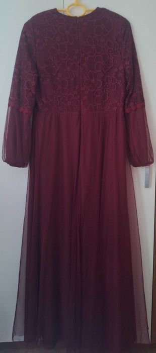 Дълга рокля от дантела и тюл