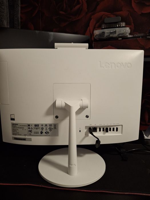 Vand Lenovo All-in-One i7 gen8 24GB ram Touchscreen