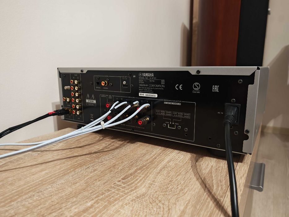 Vând amplificator Yamaha A-S701