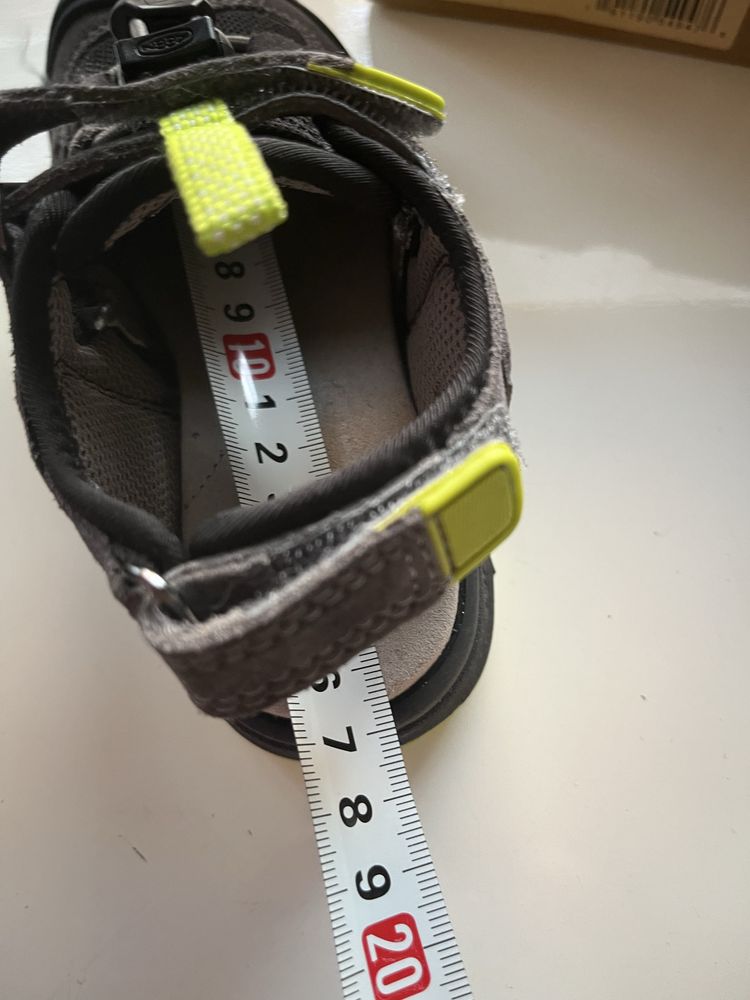 KEEN нови сандали 27/28 номер
