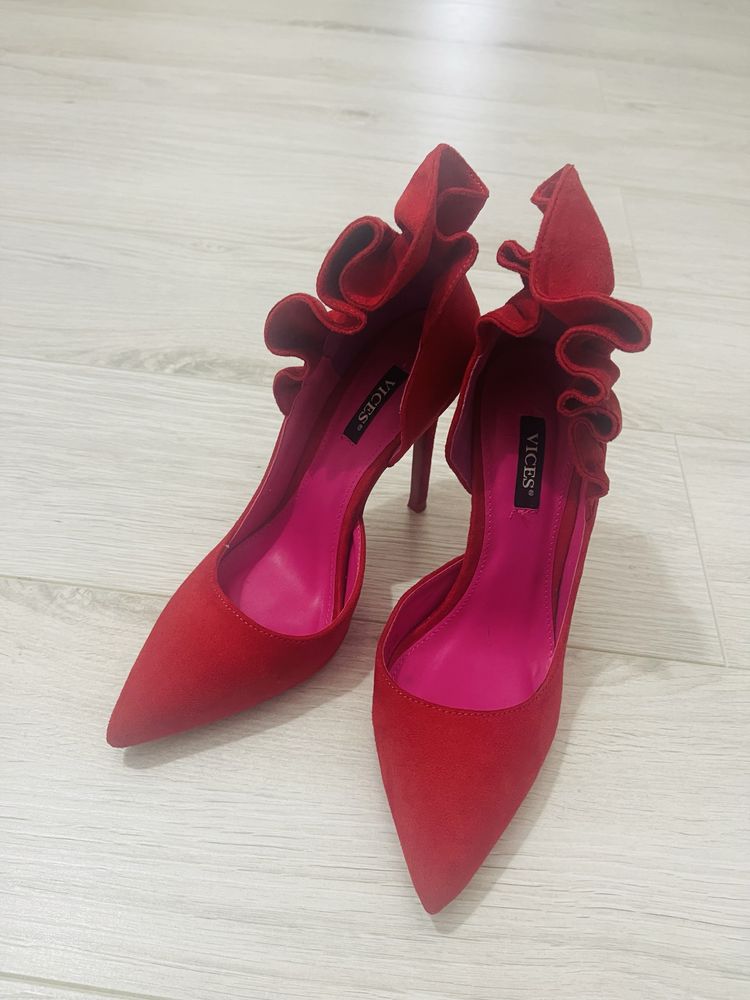 Pantofi stiletto rosii