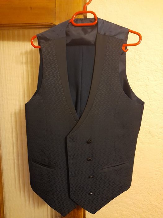 Vând costum de mire