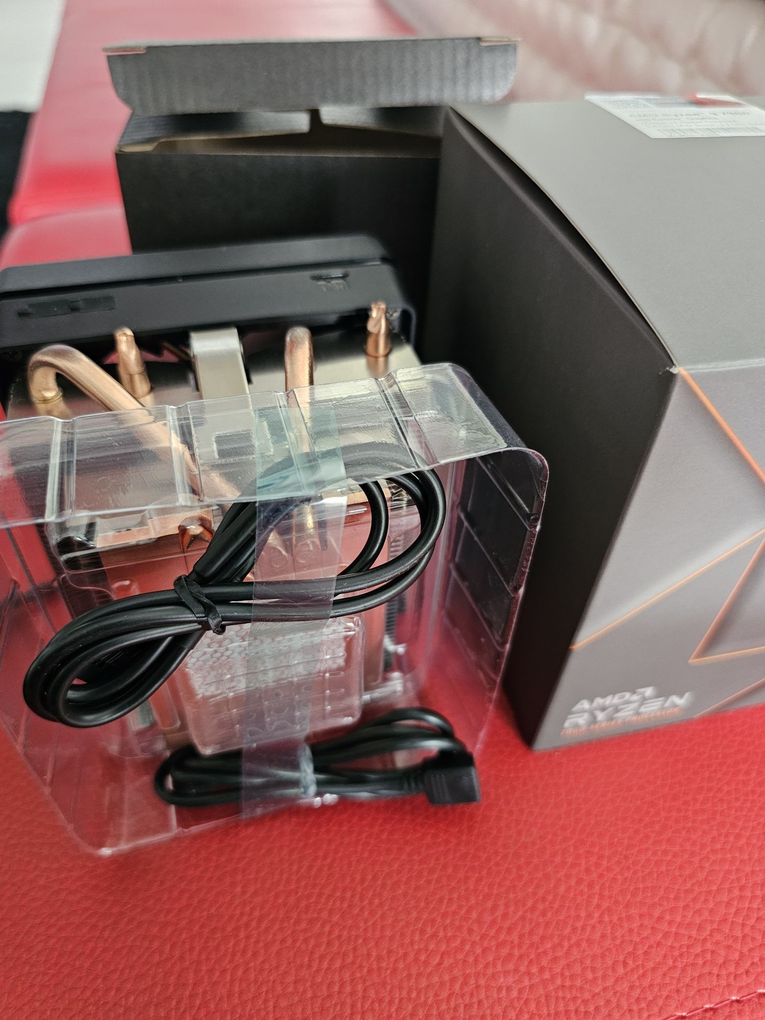 Охладител AMD Wraith Prism RGB