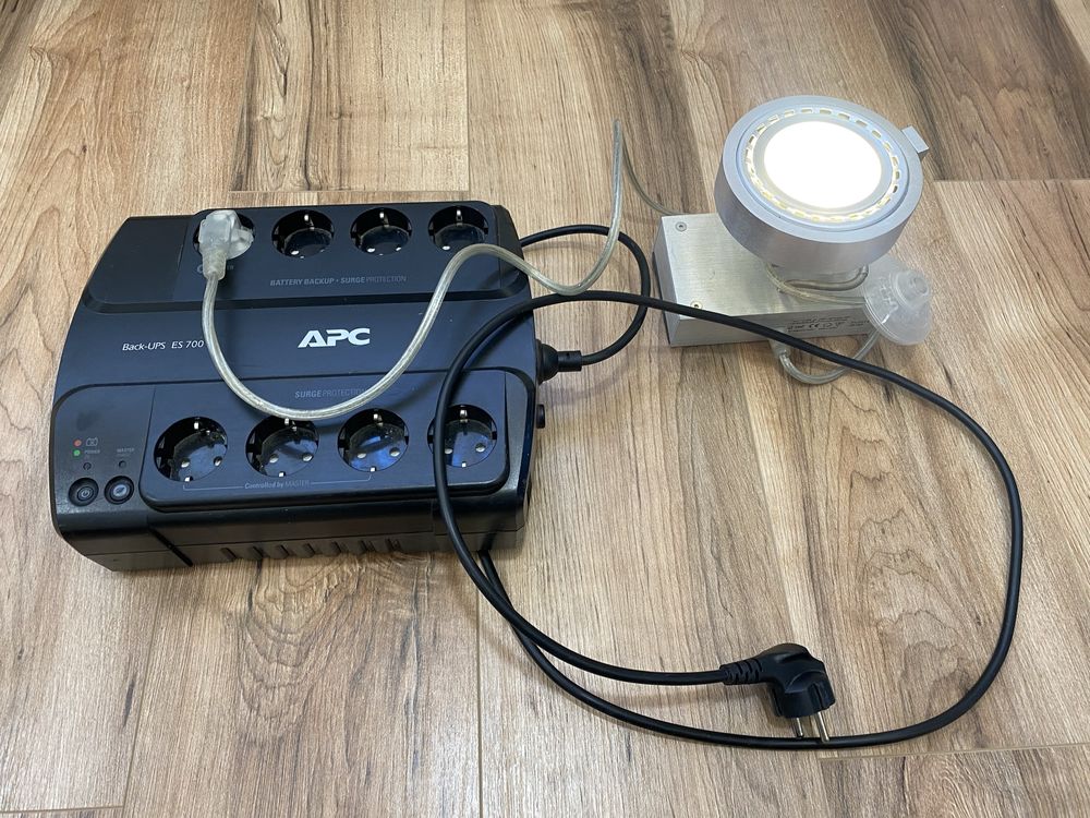 APC Back-UPS es 700 8-гнезда