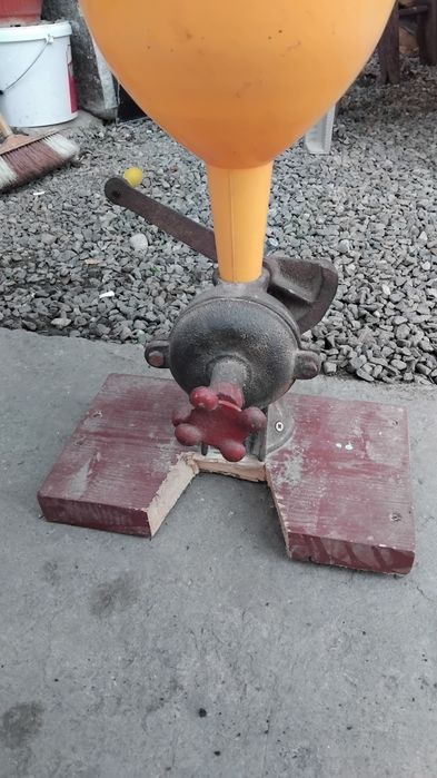 Moarã mãcinat porumb,manual,cu reglaji.