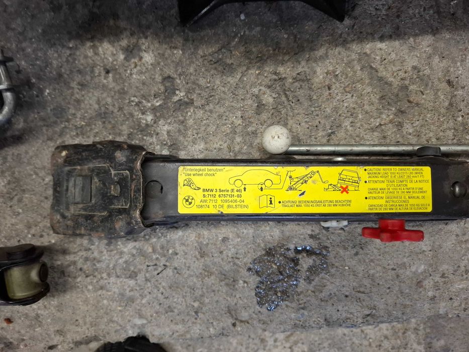 Оригинални крикове за автомобили