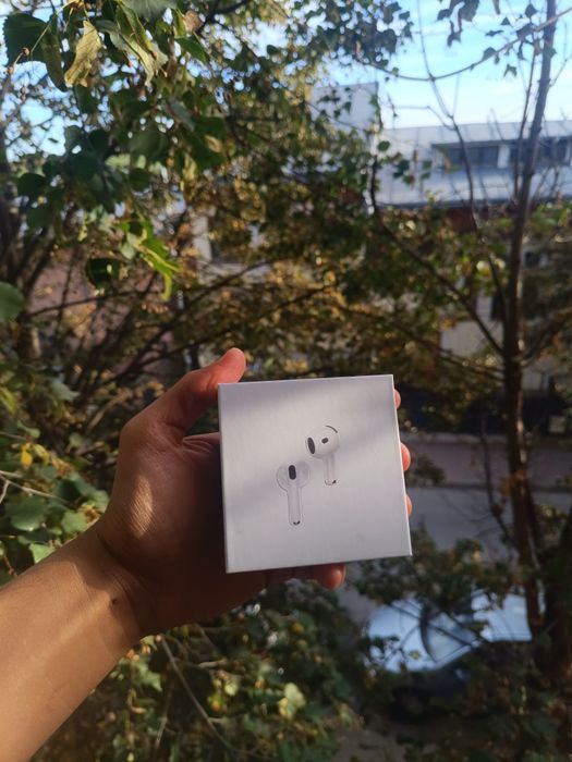 Vand căști earpods noi