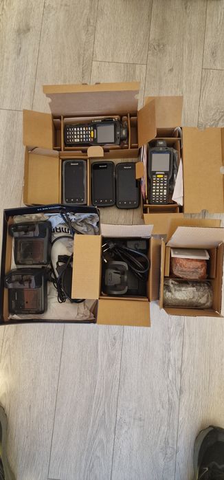 3 bucati Honeywell si 2 buc terminal mobil Motorola