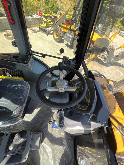 Buldoexcavator 9tone 4x4 cu brat telescopic